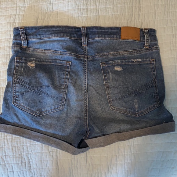 Size 10 distressed Aeropostale Jean Shorts - Picture 2 of 3